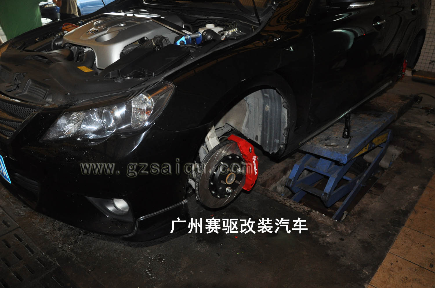銳志改裝BREMBO六活塞剎車(chē)分泵