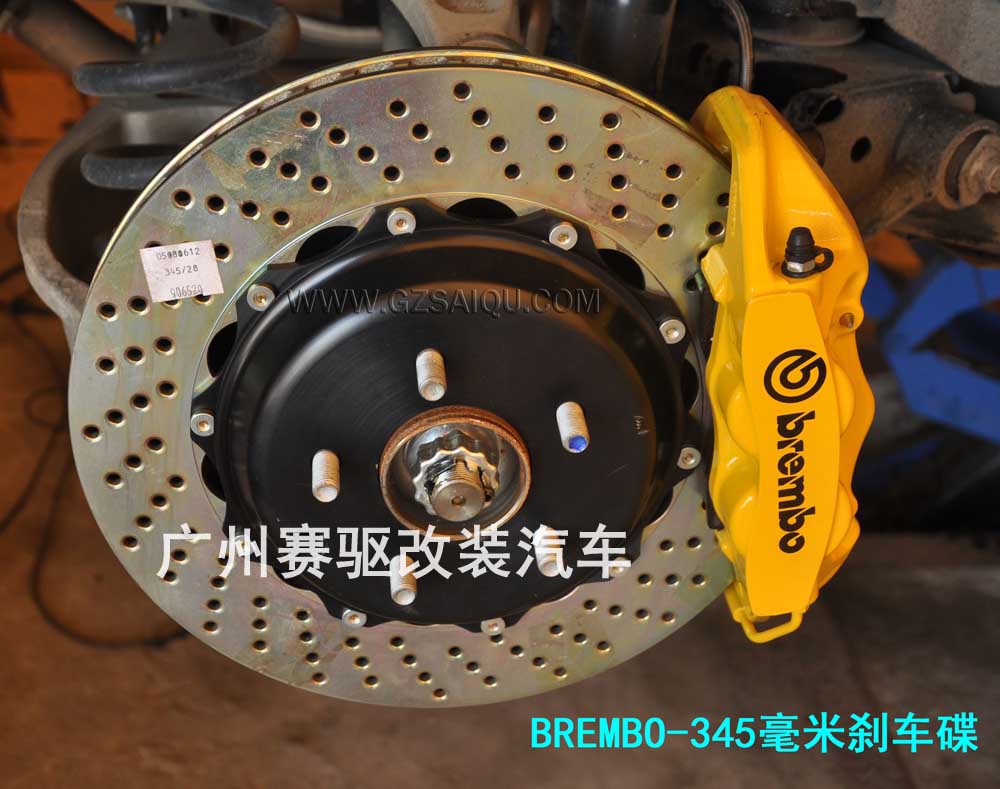 換裝的卡鉗和剎車碟，性能提升